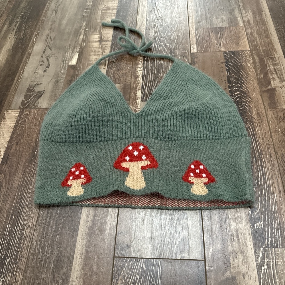 ROMWE Forest Green Crop Top with Red Mushroom Motif
